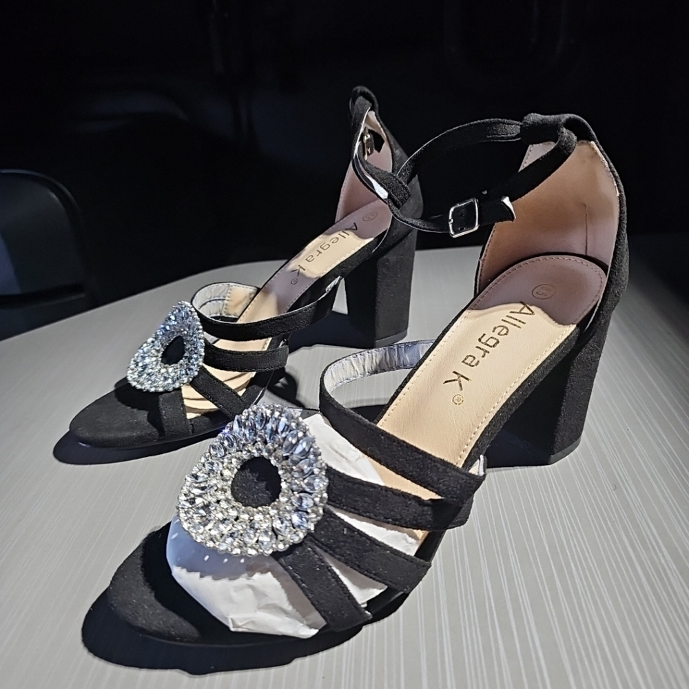 Allegra K Fauxβ Suede Strappy Broached Chunky Heels Size 8.5M NWOT Condition